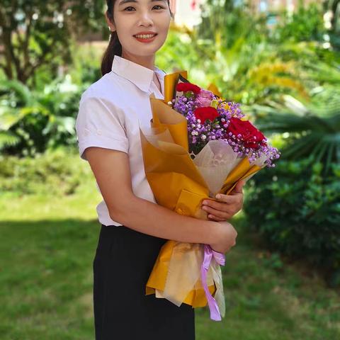 教育路上的追光者——记陆川县龙豪小学优秀教师丘艳秋