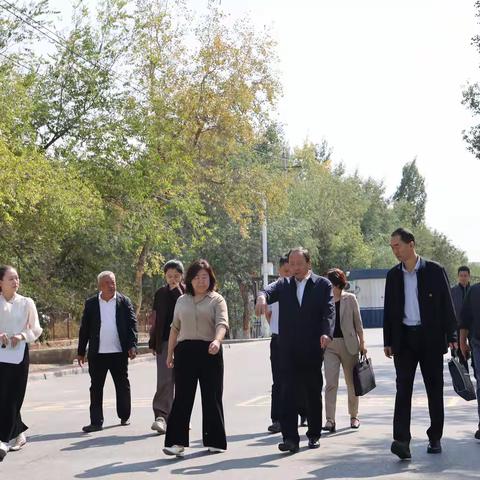 情系教育暖师心 尊师重教传温情 ——第七师一二七团中学开展教师节慰问活动