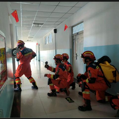 筑牢安全防线 守护生命之花 ——青河镇第三小学 防震减灾综合应急演练