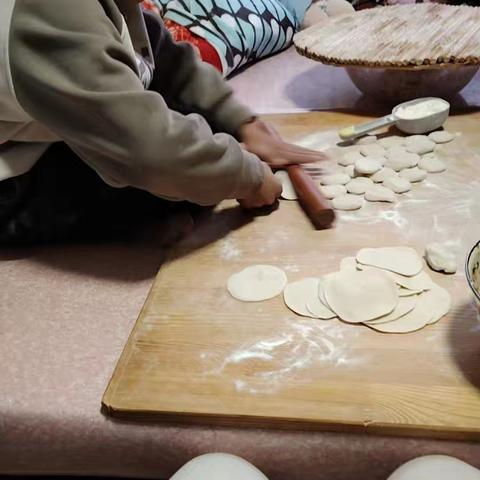 暖冬赴约，情满冬至——实验小学一年级五班。