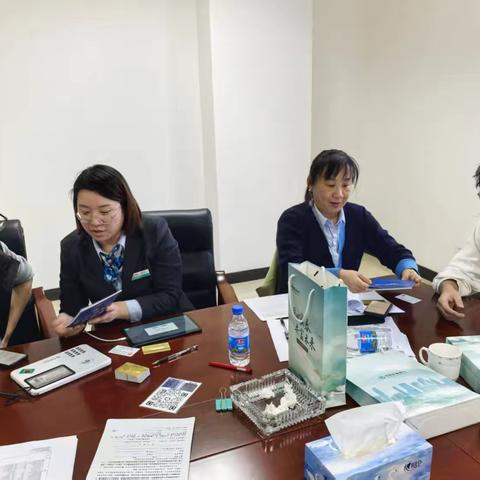 华鑫支行，用心付出，期待花开