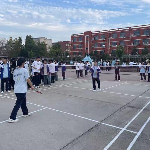 《激情飞扬，羽动青春——高三羽毛球比赛》