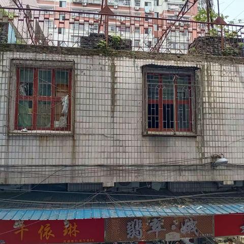 居民安全无小事：小夹社区联合多部门处置外墙脱落