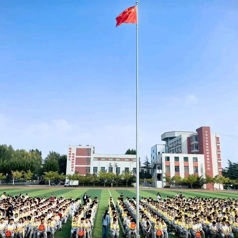 北辛中学七年级行为规范养成教育月表彰暨期中三创动员大会