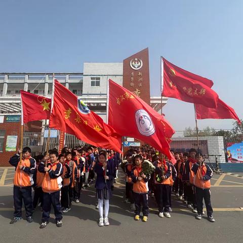 2025年李集小学与问津小学两校联袂开展清明祭扫主题教育活动