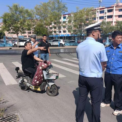 【北全福城管站】联合交警处理明月风荷板桥路乱停车问题