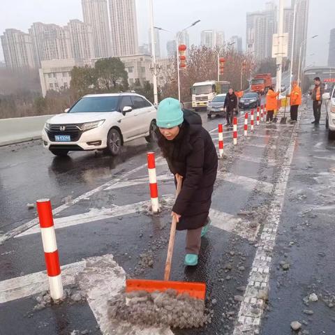 除冰保障不停歇 积雪清零迎新春