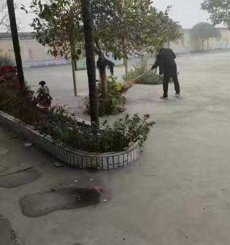 学校保洁大扫除 营造清新校园环境