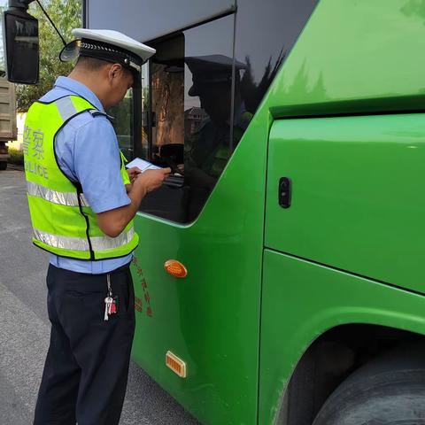 眉县交管大队开展客运车辆安全检查