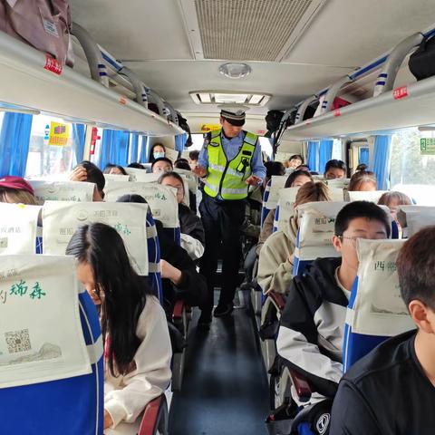 筑牢安全根基！眉县交警加大客车检查力度