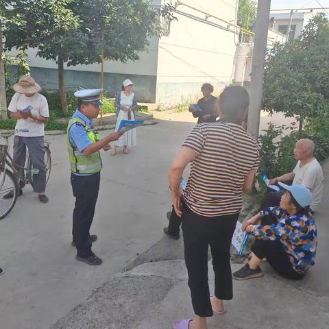 眉县交警坚持“敲门行动”，“敲出”文明交通新天地
