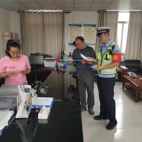 千村宣教 ｜交警宣传进社区 共话安全“零”距离