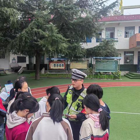 千村宣教 ｜ 交通宣讲进校园 平安“种子”撒心间