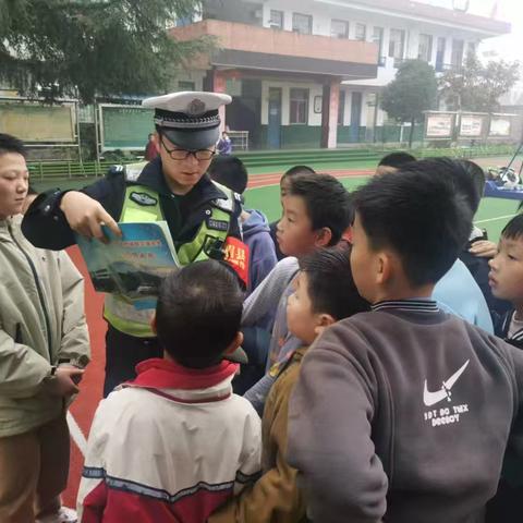 千村宣教｜眉县交警小手拉大手 全力守护校园周边文明交通秩序