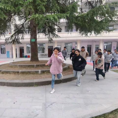 🔥筑牢安全防线，共护校园平安 ——黄茅园镇中学2025年春季消防应急演练