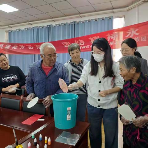 中秋雅韵，漆扇绘情——凤凰社区举办中秋团圆活动