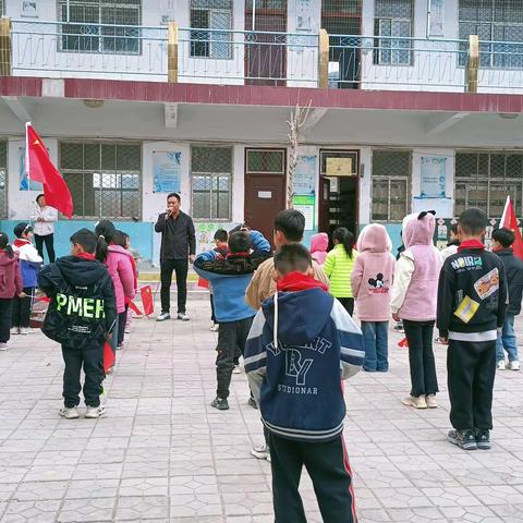 罗寨小学清明节踏青