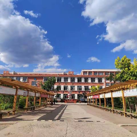 预防校园欺凌，共建平安校园 ——双山子初级中学防校园欺凌活动纪实