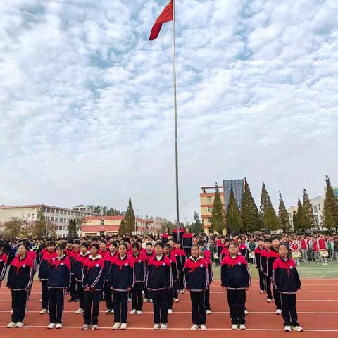 拉起心中防火线，筑起安全防火墙—临沂汤庄实验学校“消防安全”主题升旗仪式