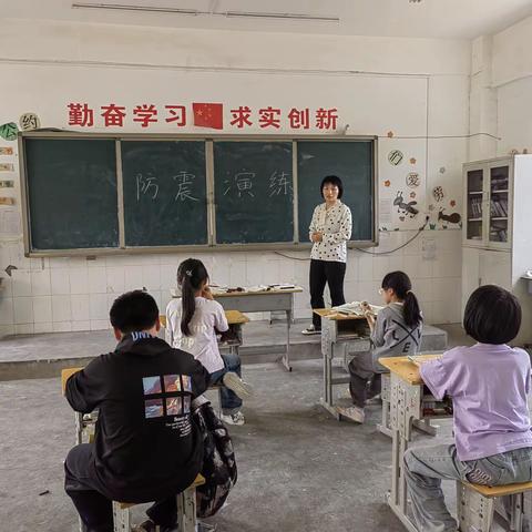 防震演练，安全同行——黄德镇教育总校成员校叶寨小学