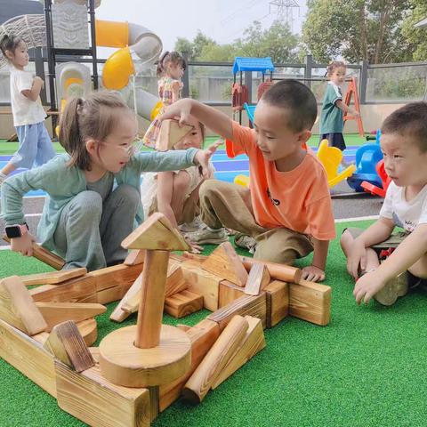 【双向奔赴   共育花开】宝鸡高新悦华府幼儿园小、中年级组家长会