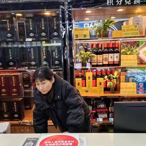 霍山县农行在大型商超宣传支持现金支付活动