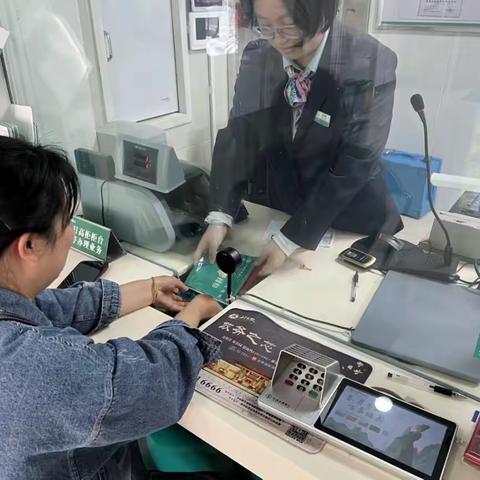 小“零钱包”里的农行“大服务”