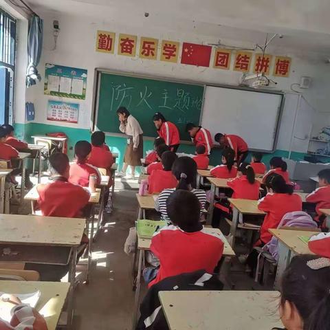 “消防逃生演练，筑牢安全防线” -李各庄小学消防逃生演练