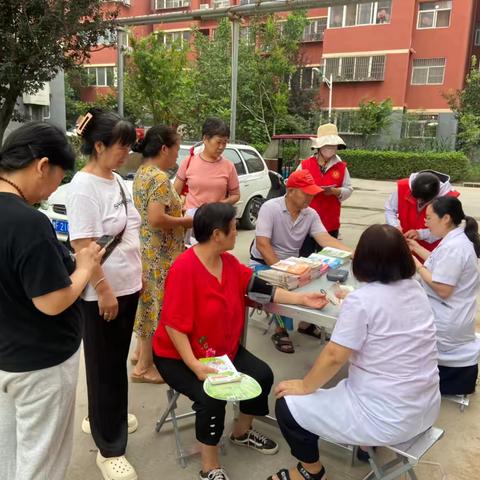 义诊进社区     服务暖人心