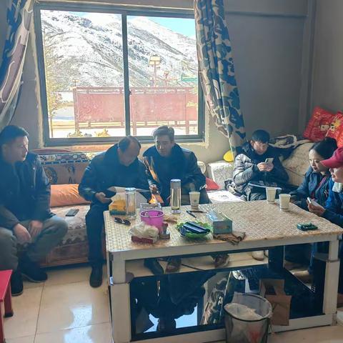 石渠县委办公室副主任侯定明一行工作组赴长须干马乡检查指导控辍保学工作