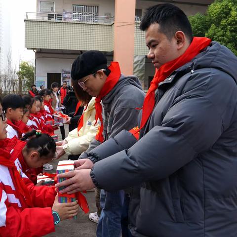 书信童心，向阳生长——郴州市同福小学与彩虹桥乡村振兴计划举行捐赠书籍仪式