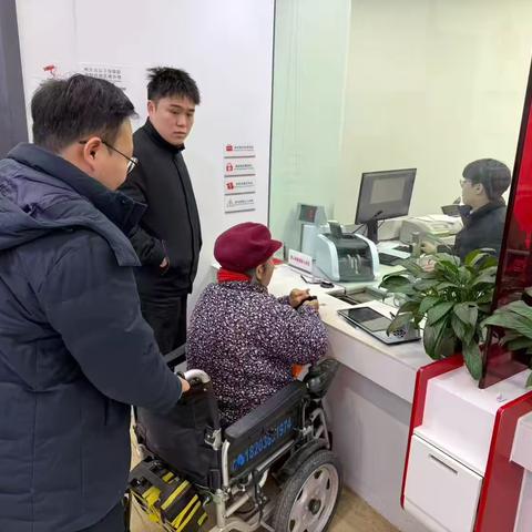 新野支行用心服务客户，点点滴滴替客户解忧
