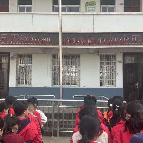 华西镇中心小学：“传承雷锋精神，争做新时代好少年”主题演讲比赛活动