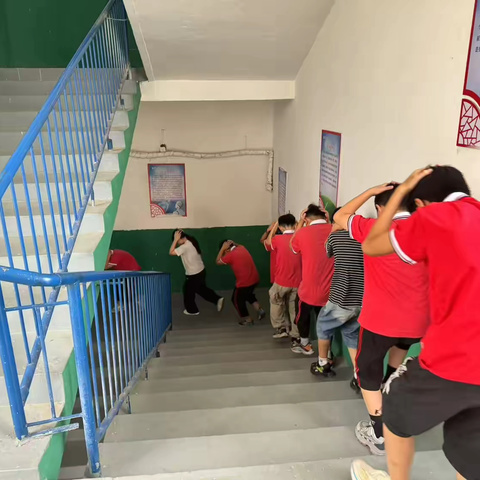 柏乡县南鲁中心小学开展防震应急疏散演练活动