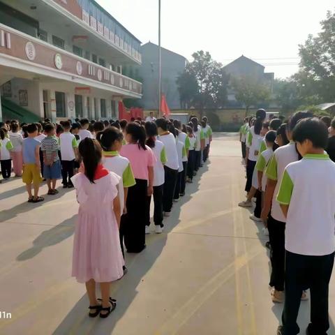 扣好人生一粒扣，情暖双节又出发——李口镇张庄小学“扣好人生的第一粒扣子”主题教育活动侧记