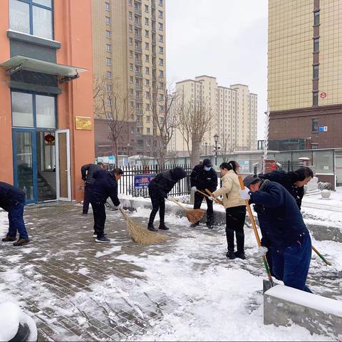 最美下雪天   最美物业人