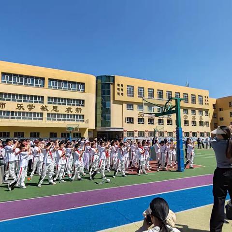 乌鲁木齐市第五十九小学 “最爱南湖·启程夏日” 迷你马拉松环湖欢乐跑纪实