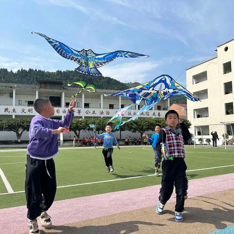 “竹韵飘满园 乘风放纸鸢”——两河小学开展第六届风筝节活动
