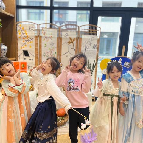 明月共赏，中秋节快乐