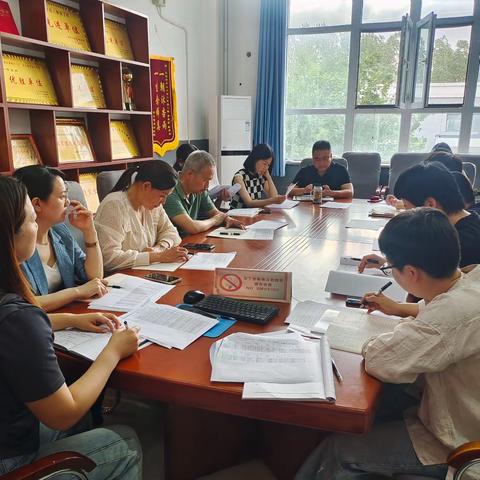 聚焦毕业班 点亮前行路 ——大邵村中心学校召开毕业班教师会