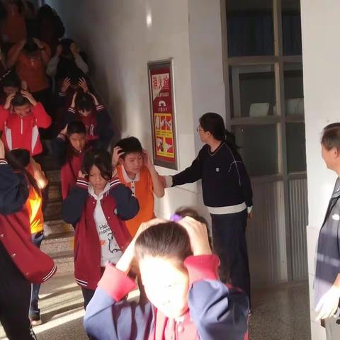 首都师范大学附属滨州中学南校区顺利开展防震疏散演练活动