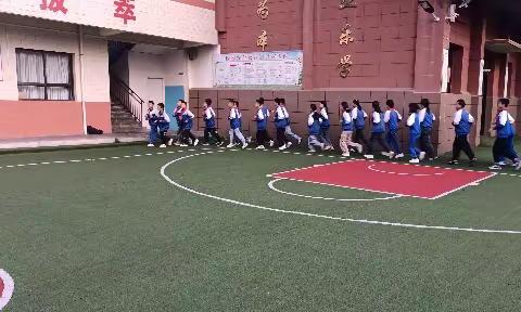 万里无云     平凡而又精彩的校园生活      美丽而又温馨的小天鹅学校