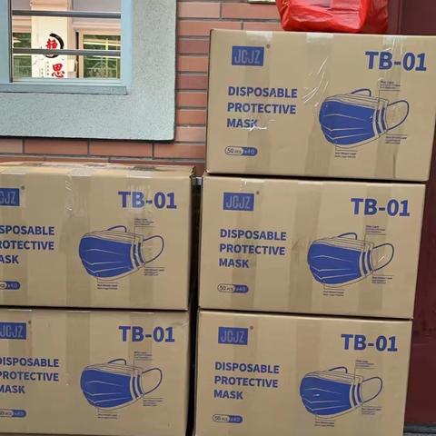 爱心捐赠，情暖人心——三7向阳中队家长爱心捐赠口罩