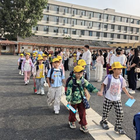 夏末启新程，童心向未来——记胜利街小学一年级新生入学季温暖瞬间