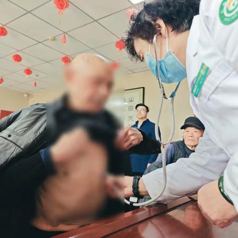 丹心映鹤发 银晖护黄昏——高陵区医院退休支部赴高陵区五保户集中供养中心开展义诊健康慰问活动