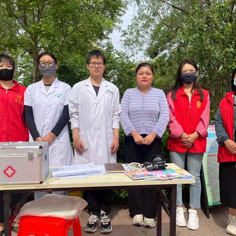 黎明巷社区联合城区卫生院开展“爱心义诊进社区 贴心服务暖民心”活动
