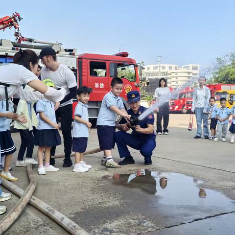 美兰大队组织开展消防站开放日活动