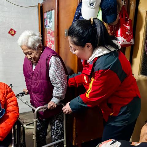 【党群阵地@你】马连洼菊园社区志愿上门理发服务--《为老服务 从“头”开始“爱心义剪进家门”》