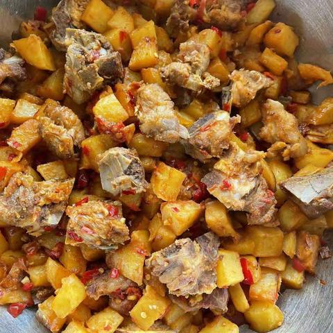 “食”光不负——双凤乡古奇小学免费午餐中秋节加餐活动