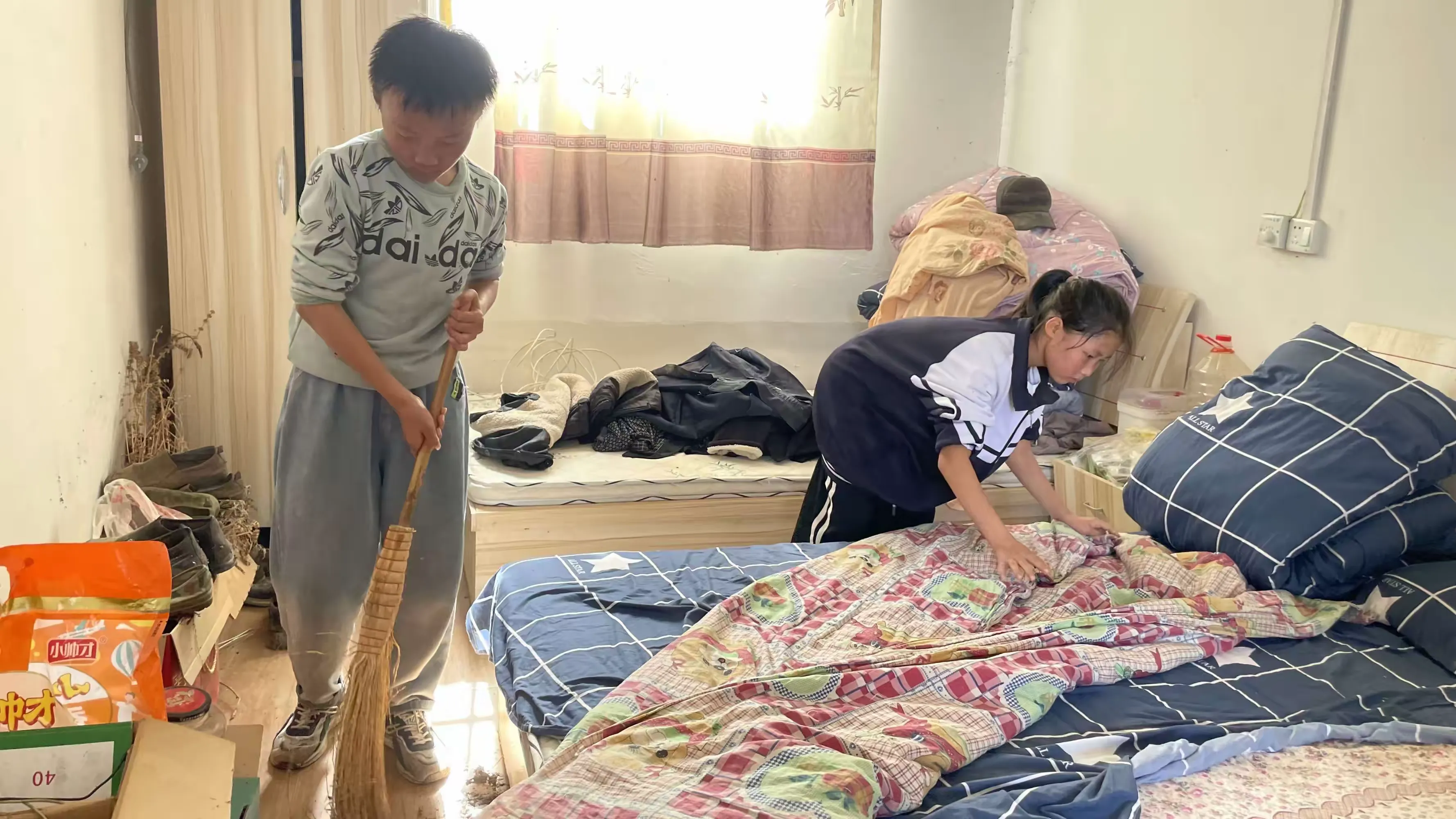 简篇-九九重阳节·浓浓敬老情
——桐河一中爱老敬老献爱心志愿服务活动